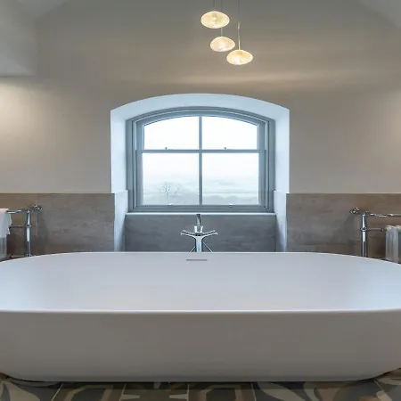 The Big House At The Heaning Estate 윈더미어